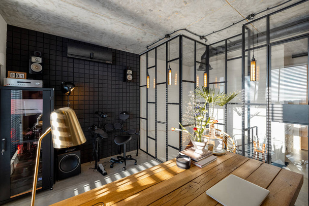 Home Office Interieur in modernem, natürlichem Stil - Foto, Bild