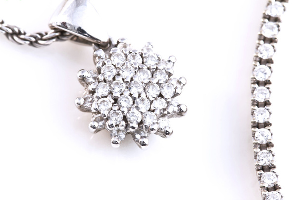bílé zlato náhrdelník s diamantový přívěšek - Fotografie, Obrázek