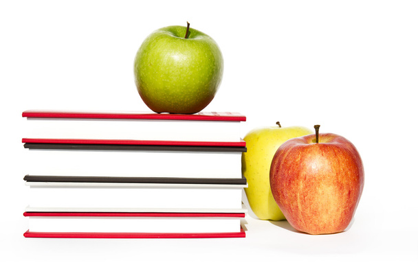 Livros e maçã isolados sobre fundo branco
 - Foto, Imagem