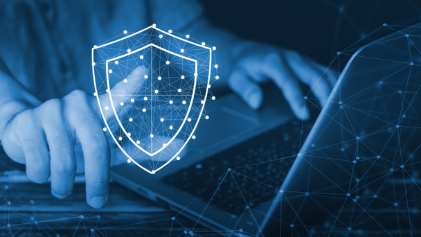 データまたはネットワーク保護、ビジネスユーザーはシールドアイコン、ウェブボタン、ウイルスセキュリティを押します。データ保護と保険ビジネスセキュリティの概念、ウイルスに対する情報セキュリティ、システムマトリックス - 写真・画像