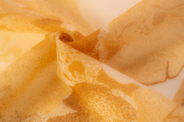 Texture. sfondo. modello. Tessuto astratto in chiffon di seta gialla. Tessuto di seta taffettà color latte layout artistico.  - Foto, immagini
