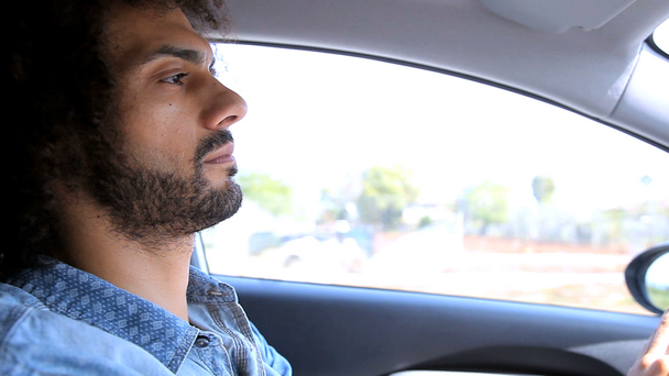szomorú ember vezetési autó - Felvétel, videó