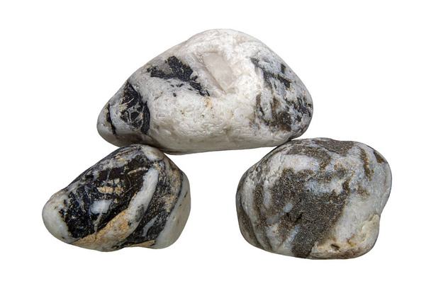 Composición de piedras marinas, aisladas de la costa del mar, texturizadas; filmadas en un estudio con luz natural.                            - Foto, imagen