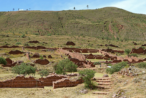 Місце археологічних розкопок пікіллакта, залишки варської культури, розташованої в південній долині регіону Куско, перу. - Фото, зображення