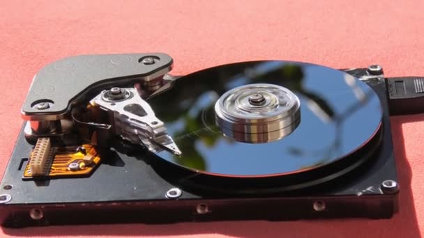 κλείστε επάνω το σκληρό δίσκο HDD ανοικτό - Πλάνα, βίντεο