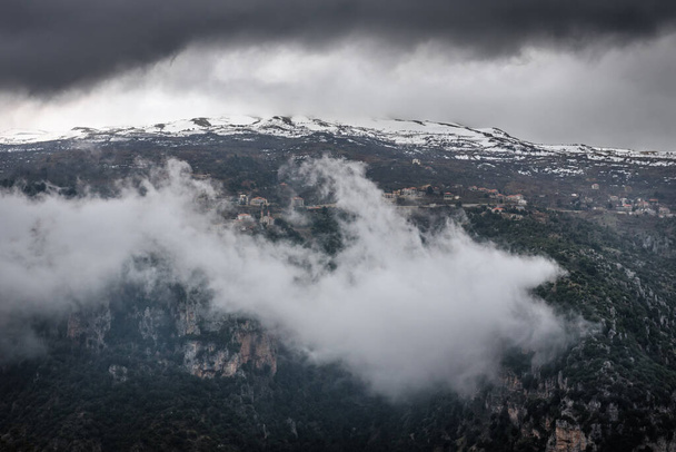 Долина Кадіша також пишеться як Кадіша в Лівані, вид з села Блюза - Фото, зображення