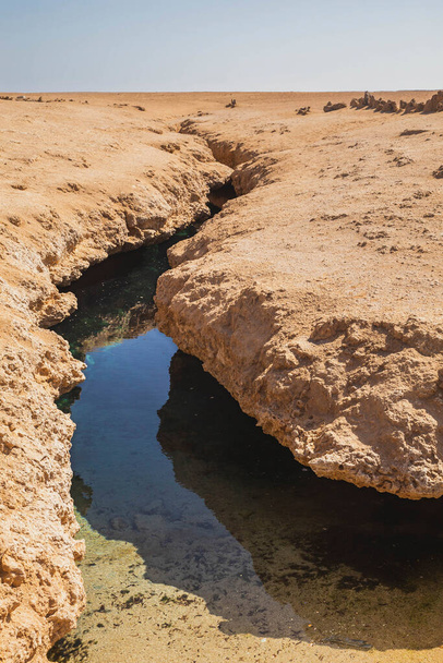 Расщелина в национальном парке Рас Мохаммед - Фото, изображение