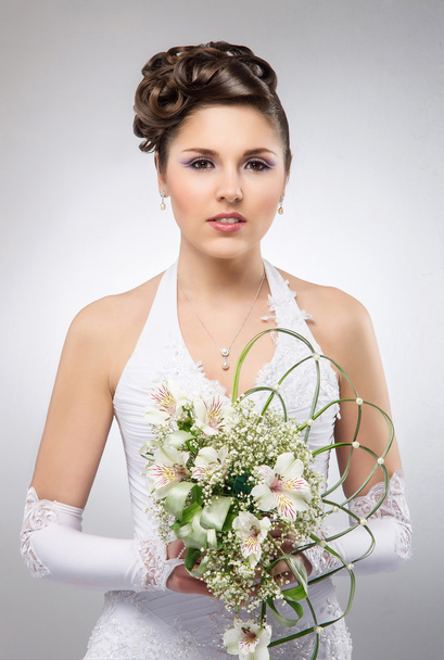 Young and beautiful bride - Foto, Imagen