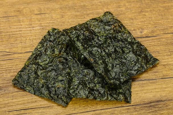 Cocina asiática Nori hojas chips snack
 - Foto, Imagen