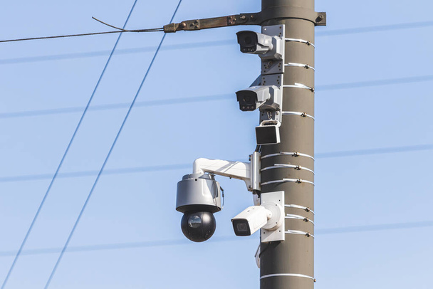 AI security surveillance cameras in city - Foto, Imagen