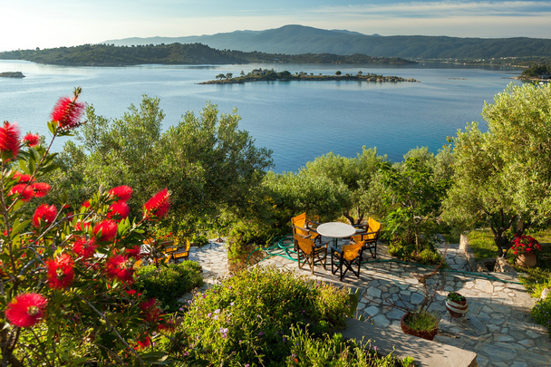 Vista mare dall'appartamento nell'hotel di lusso, Halkidiki, Grecia
 - Foto, immagini