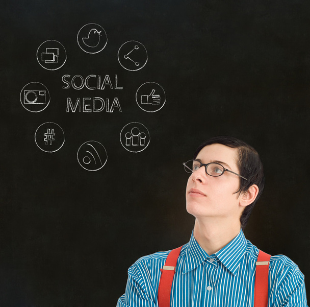 Homem de negócios nerd nerd com ícones de mídia social
 - Foto, Imagem
