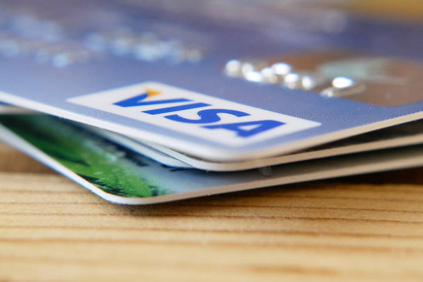 tarjetas bancarias con enfoque selectivo para el fondo, primer plano - Foto, Imagen