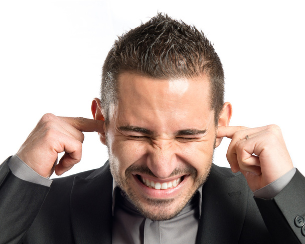 hombre de negocios cubriendo sus oídos sobre fondo blanco
  - Foto, imagen