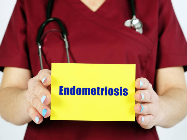 Terveydenhuollon käsite endometrioosi lauseella paperilla - Valokuva, kuva