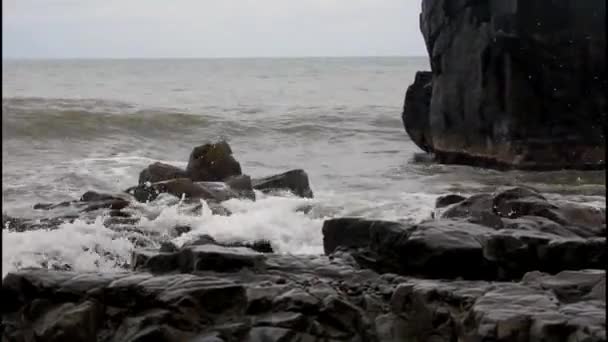 Spiaggia e onde del Mar Nero - Filmati, video