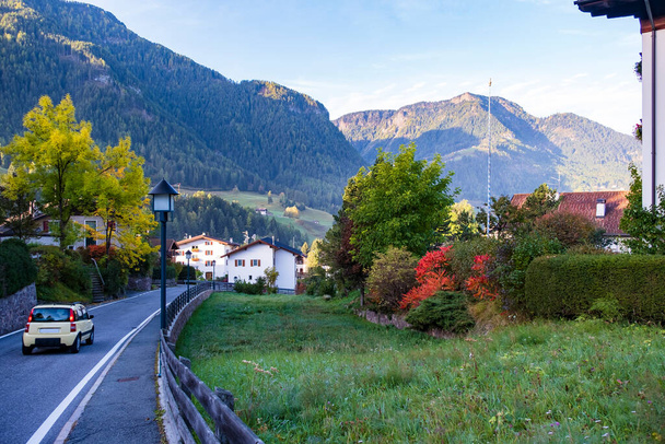 Manzara Ortisei 'nin ünlü küçük kasabası Urtijei Güney Tyrol İtalya. - Fotoğraf, Görsel