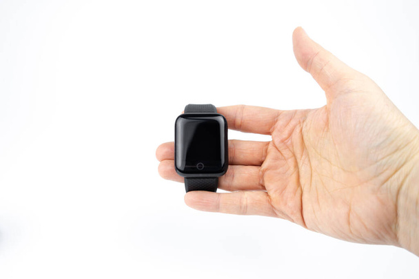 nuevas pulseras de fitness inteligentes con pantalla negra en blanco - Foto, Imagen