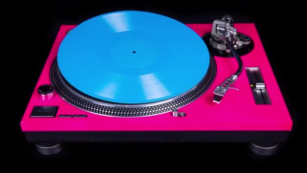 Niebieski winyl i różowy dj gramofon stop motion - Materiał filmowy, wideo