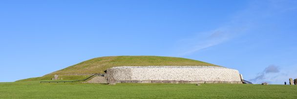 Newgrange en Irlanda
 - Foto, imagen
