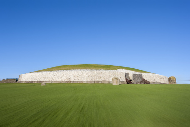 Newgrange в Ирландии
 - Фото, изображение