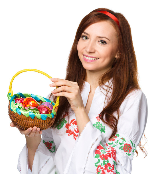 młoda kobieta w ukraińskiej narodowej tkaniny - Zdjęcie, obraz