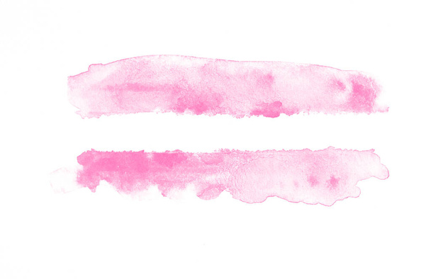 Pincel pintado à mão acariciou aquarela rosa abstrata no fundo do papel branco, para design, papel de parede, banners, texto - Foto, Imagem