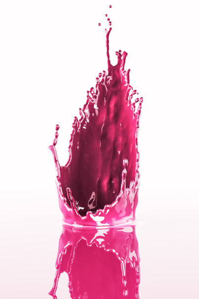 Die rosa Flüssigkeit spritzt isoliert auf weißem Hintergrund, 3D-Rendering - Foto, Bild