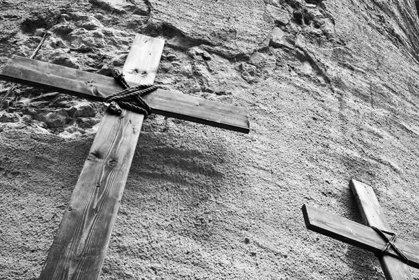 Régi fából készült keresztek egy kastélyban, Németország - Fotó, kép
