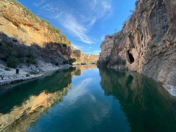 vízesések és természetes medencék Bolbaite városában, a Valenciai Közösségben (Spanyolország). Nézet - Fotó, kép