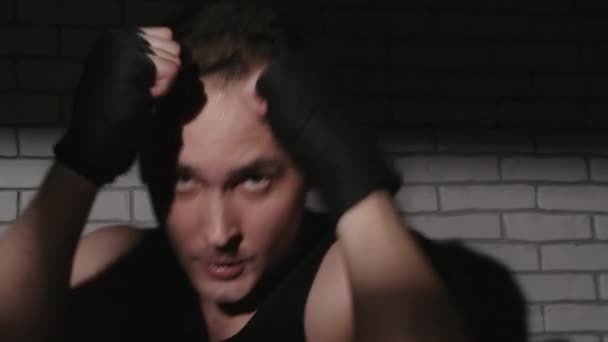 Boxer mit Binden im Schatten - Filmmaterial, Video