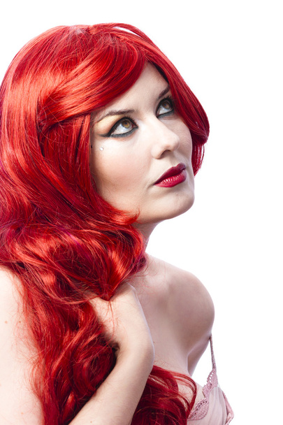 piękne kobiety z kręconymi włosami czerwony - Zdjęcie, obraz