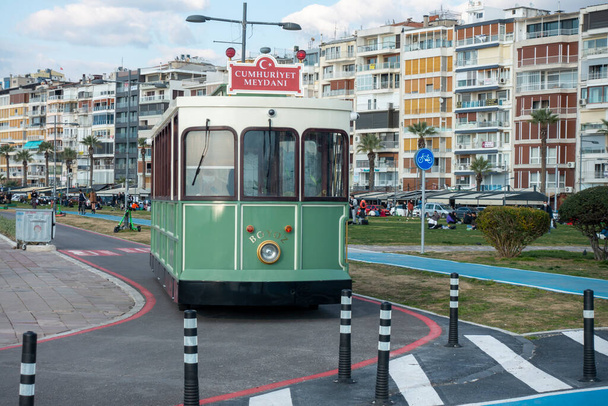 Přístup k historické tramvaji na pláži Izmir - Fotografie, Obrázek