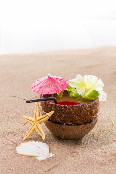 Coconut cocktail on the beach - Fotoğraf, Görsel
