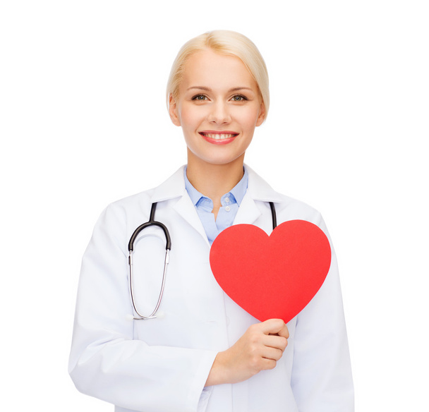 Médica sorridente com coração e estetoscópio - Foto, Imagem