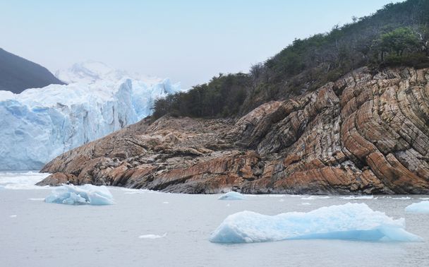 Patagonian maisema. Jäätikkö yksityiskohtia ja kiviä. Argentiina
 - Valokuva, kuva