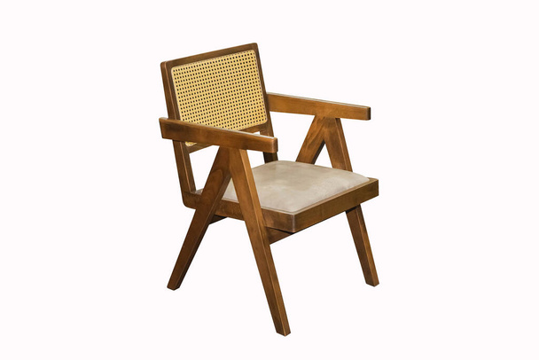 silla de madera a 45 grados sobre fondo blanco. Elemento interior - Foto, imagen