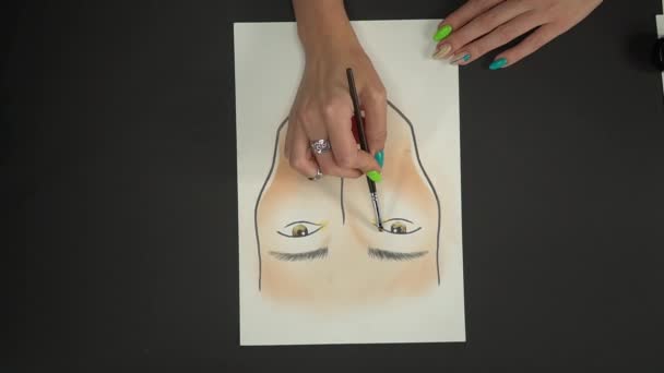 περικοπή άποψη της γυναίκας σκίτσο σχέδιο με βούρτσα  - Πλάνα, βίντεο