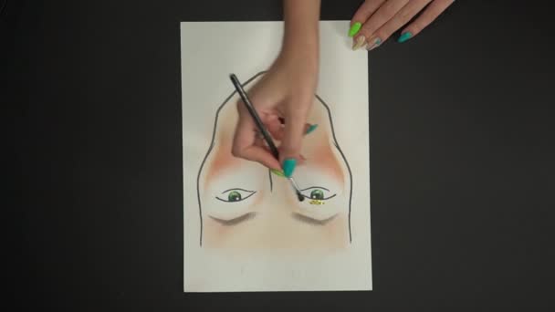 vista recortada do desenho do ilustrador esboço de maquiagem com escova  - Filmagem, Vídeo