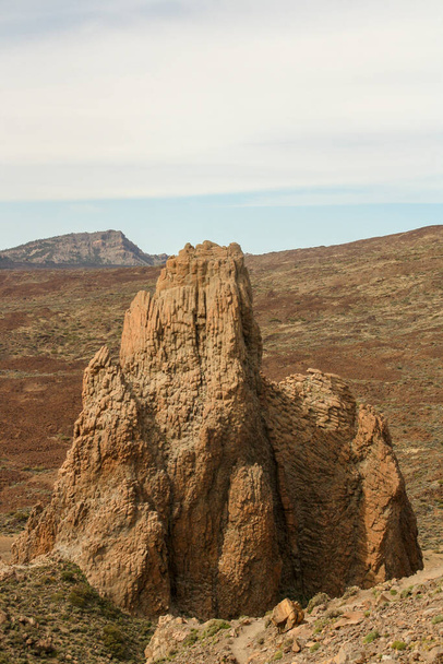 Die Kathedrale, Felsen in der Vulkanlandschaft des Vulkans Teide auf der Insel Teneriffa, Kanarische Inseln, Spanien. Ort, der dazu dient, diese geologische Formation zu bewundern und als Aussichtspunkt des Teide. - Foto, Bild