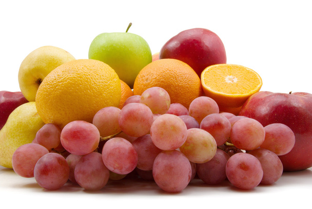 Frutta e uva isolate su fondo bianco
 - Foto, immagini
