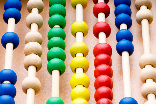 koncepcja edukacji - abacus z wielu kolorowych paciorków - Zdjęcie, obraz