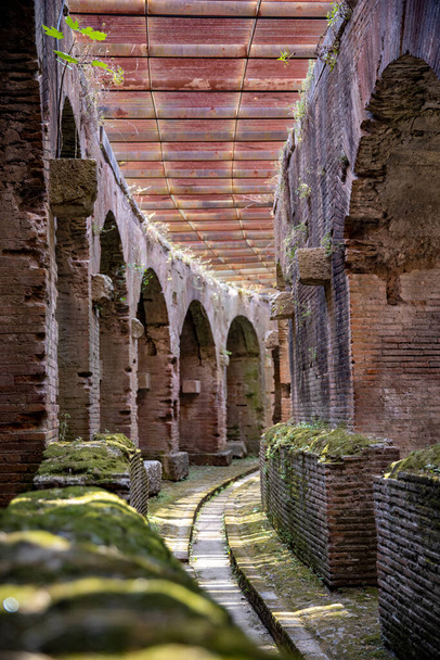 Antica architettura romana a Capua - Foto, immagini