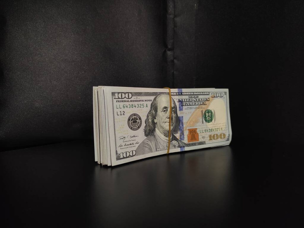 100 δολάρια στο σκοτάδι, USD 100 - Φωτογραφία, εικόνα
