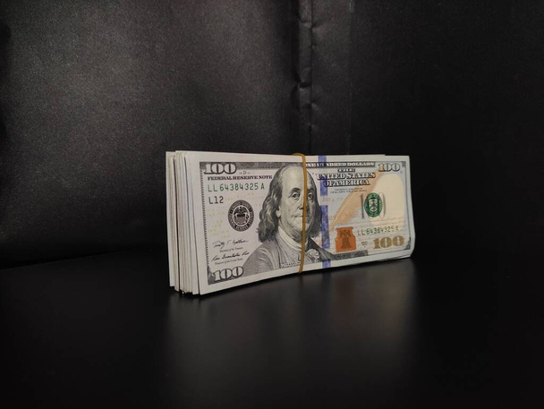 100 δολάρια στο σκοτάδι, USD 100 - Φωτογραφία, εικόνα