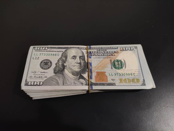 100 dólares en la oscuridad, USD 100 - Foto, Imagen