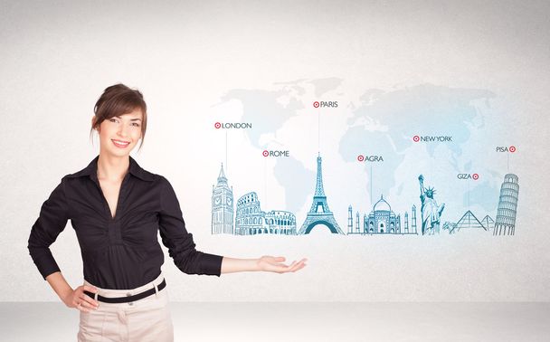 Mulher de negócios apresentando mapa com cidades famosas e marcos - Foto, Imagem