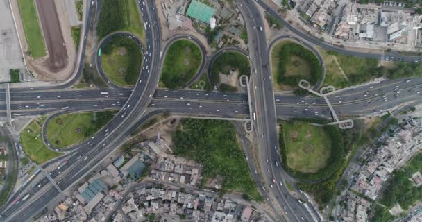  Luchtfoto van Panamericana Highway in Lima Peru. Afbeelding van verkeersknooppunt en stad. - Video