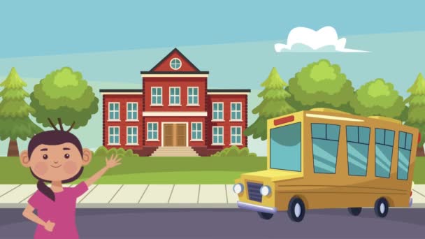 schattig student klein meisje met bus in de school scene - Video
