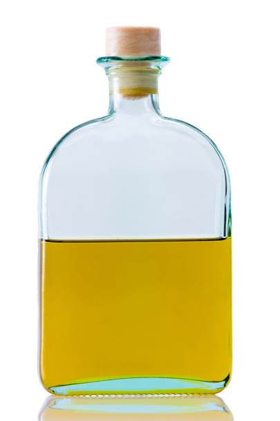Aceite refinado limpio en la clásica botella de vidrio
 - Foto, Imagen